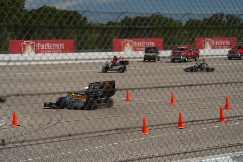 Car cornering on the skid pad course